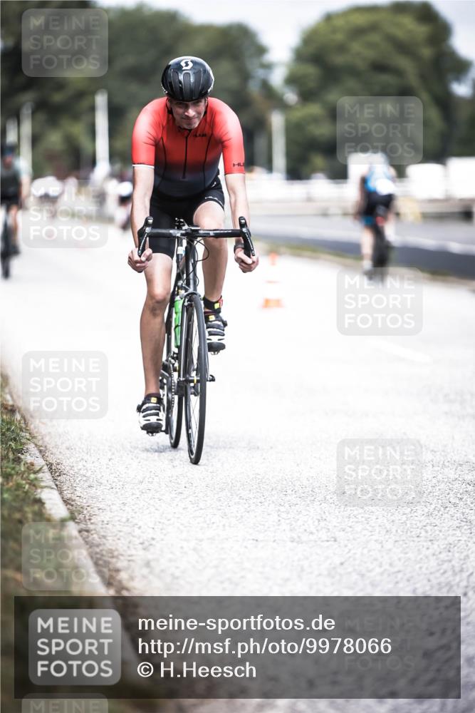 16.08.2026 - KN Förde Triathlon 2026 H.Heesch http://msf.ph/oto/9978066 16.08.2026 11:30:37 Radfahren 425, 428, 430, 438 meine-sportfotos.de