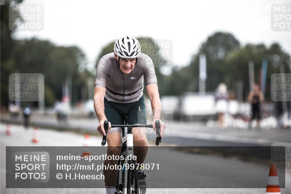16.08.2026 - KN Förde Triathlon 2026 H.Heesch http://msf.ph/oto/9978071 16.08.2026 11:23:28 Radfahren 316, 370, 395 meine-sportfotos.de