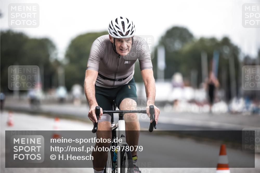 16.08.2026 - KN Förde Triathlon 2026 H.Heesch http://msf.ph/oto/9978079 16.08.2026 11:23:29 Radfahren 316, 370, 395 meine-sportfotos.de