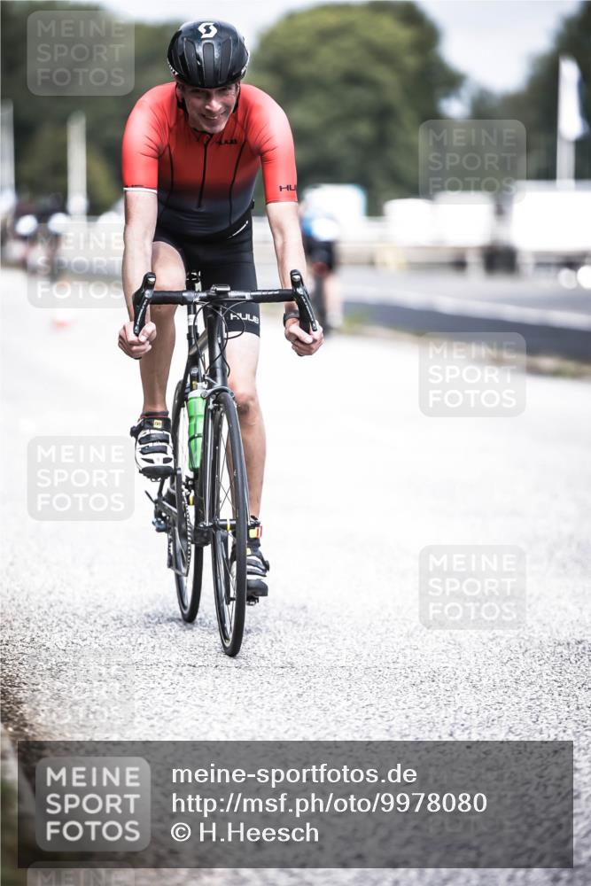 16.08.2026 - KN Förde Triathlon 2026 H.Heesch http://msf.ph/oto/9978080 16.08.2026 11:30:37 Radfahren 425, 428, 430, 438 meine-sportfotos.de