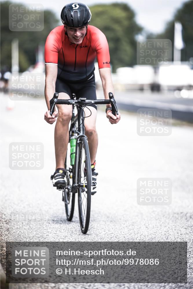 16.08.2026 - KN Förde Triathlon 2026 H.Heesch http://msf.ph/oto/9978086 16.08.2026 11:30:37 Radfahren 425, 428, 430, 438 meine-sportfotos.de