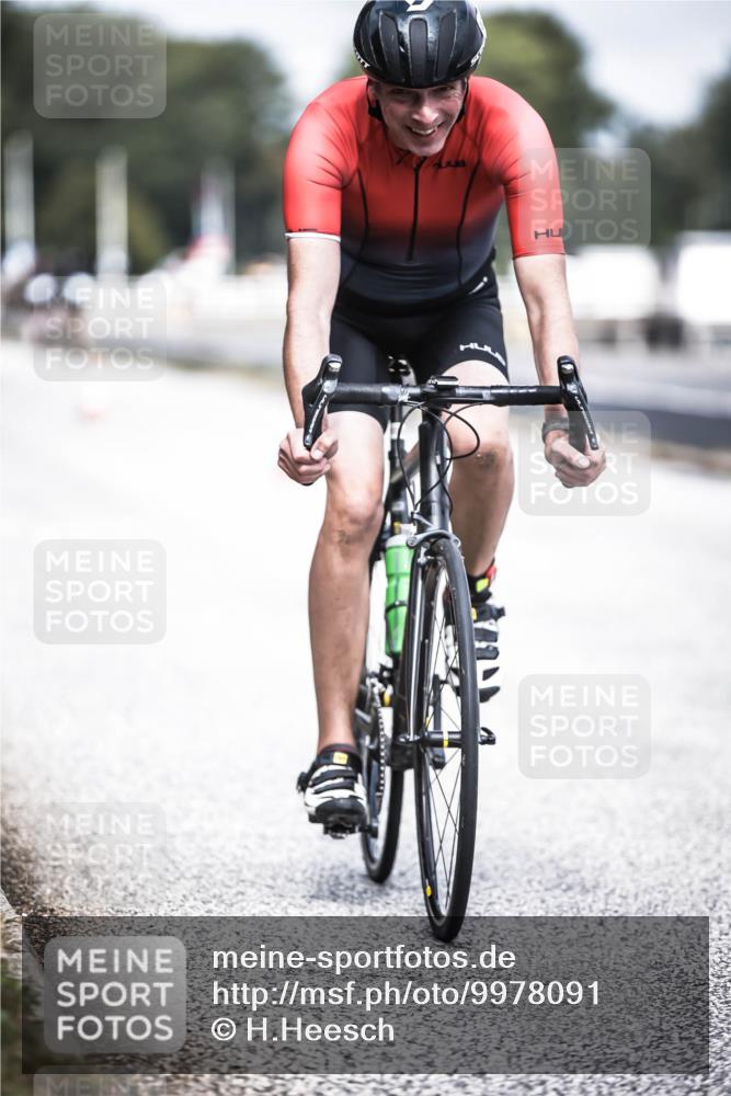 16.08.2026 - KN Förde Triathlon 2026 H.Heesch http://msf.ph/oto/9978091 16.08.2026 11:30:37 Radfahren 425, 428, 430, 438 meine-sportfotos.de