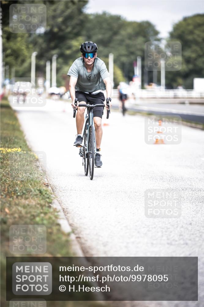16.08.2026 - KN Förde Triathlon 2026 H.Heesch http://msf.ph/oto/9978095 16.08.2026 11:30:40 Radfahren 386, 425, 428, 430, 438 meine-sportfotos.de