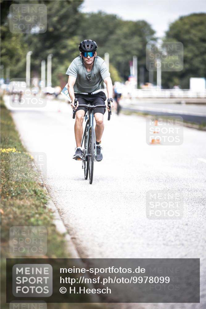16.08.2026 - KN Förde Triathlon 2026 H.Heesch http://msf.ph/oto/9978099 16.08.2026 11:30:40 Radfahren 386, 425, 428, 430, 438 meine-sportfotos.de