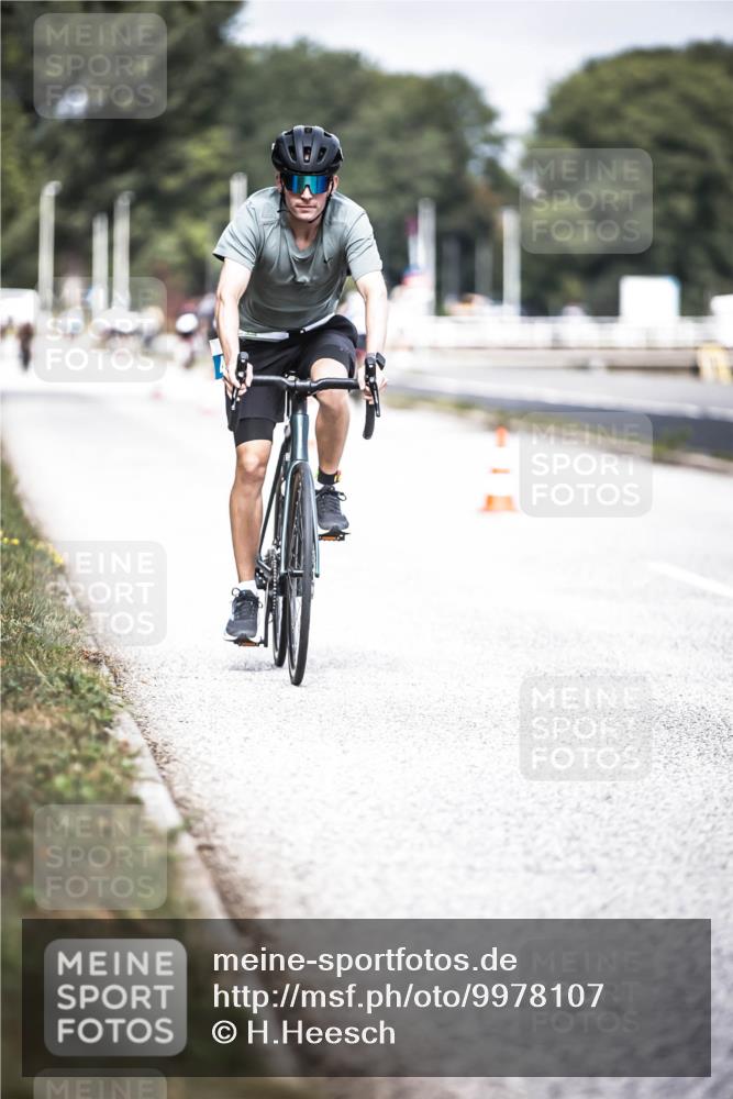 16.08.2026 - KN Förde Triathlon 2026 H.Heesch http://msf.ph/oto/9978107 16.08.2026 11:30:41 Radfahren 386, 411, 425, 428, 430, 438 meine-sportfotos.de