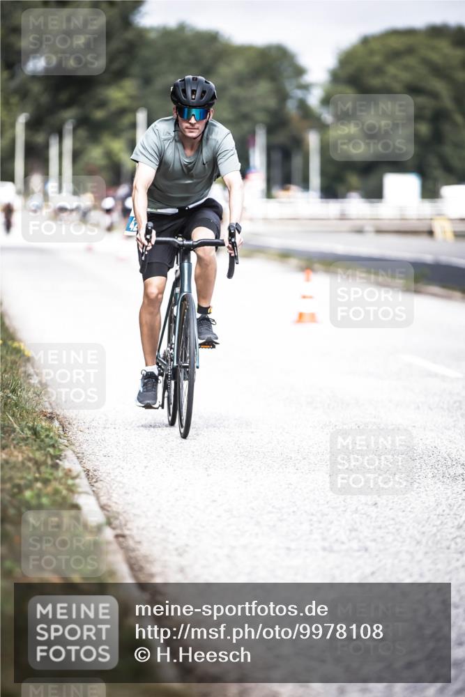 16.08.2026 - KN Förde Triathlon 2026 H.Heesch http://msf.ph/oto/9978108 16.08.2026 11:30:41 Radfahren 386, 411, 425, 428, 430, 438 meine-sportfotos.de
