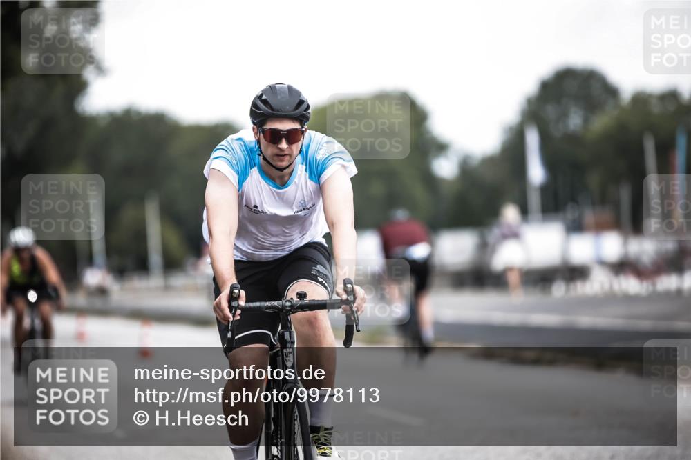 16.08.2026 - KN Förde Triathlon 2026 H.Heesch http://msf.ph/oto/9978113 16.08.2026 11:23:34 Radfahren 320, 364, 410 meine-sportfotos.de