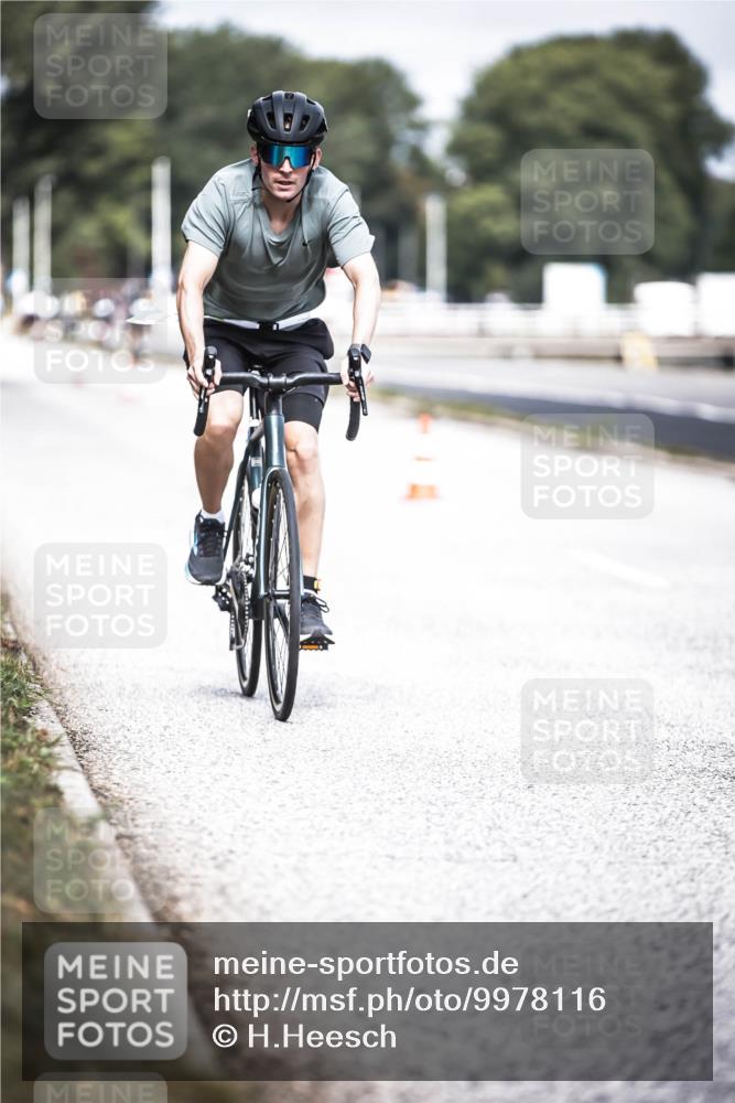 16.08.2026 - KN Förde Triathlon 2026 H.Heesch http://msf.ph/oto/9978116 16.08.2026 11:30:41 Radfahren 386, 411, 425, 428, 430, 438 meine-sportfotos.de