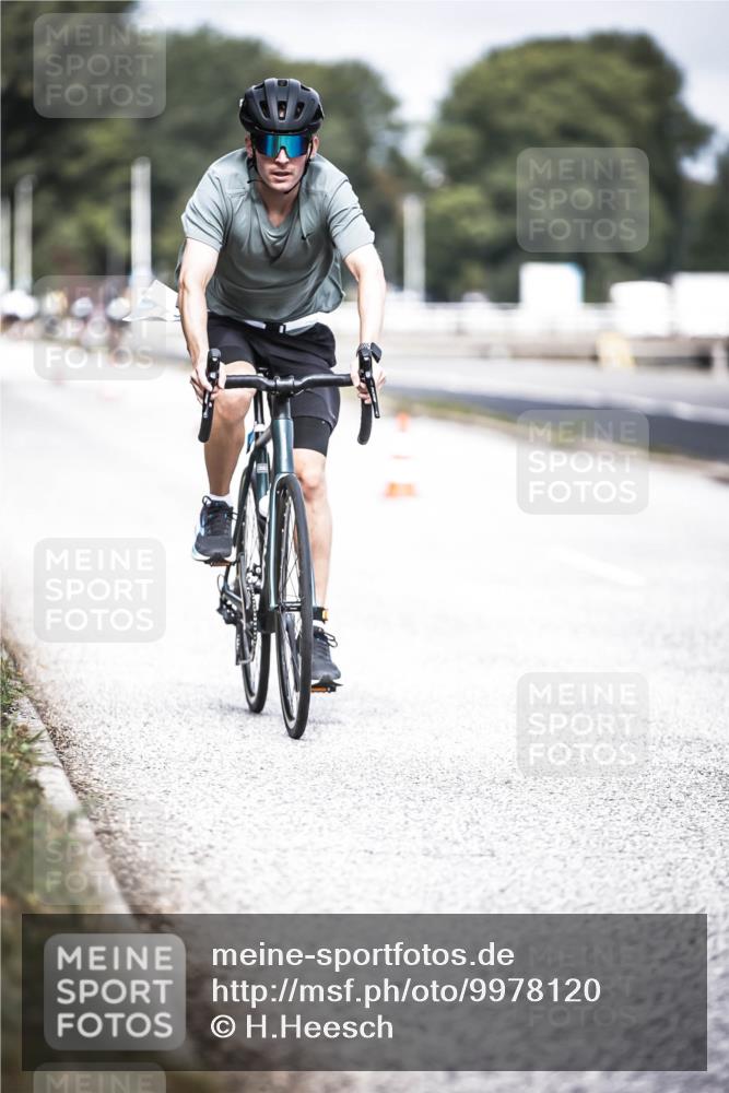 16.08.2026 - KN Förde Triathlon 2026 H.Heesch http://msf.ph/oto/9978120 16.08.2026 11:30:41 Radfahren 386, 411, 425, 428, 430, 438 meine-sportfotos.de