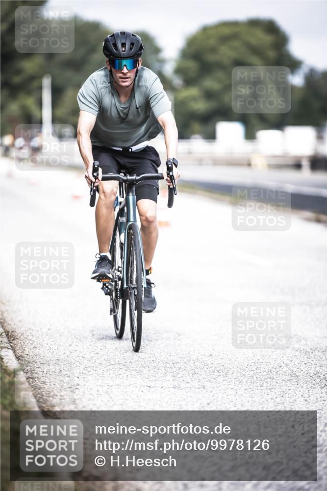 16.08.2026 - KN Förde Triathlon 2026 H.Heesch http://msf.ph/oto/9978126 16.08.2026 11:30:41 Radfahren 386, 411, 425, 428, 430, 438 meine-sportfotos.de
