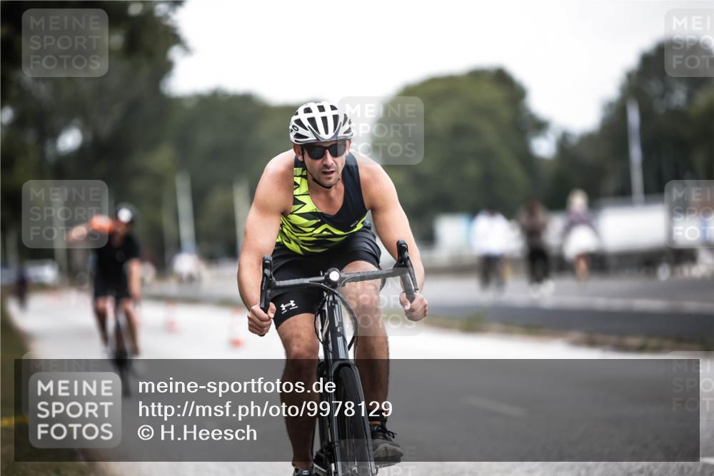 16.08.2026 - KN Förde Triathlon 2026 H.Heesch http://msf.ph/oto/9978129 16.08.2026 11:23:37 Radfahren 320, 364, 410, 421 meine-sportfotos.de