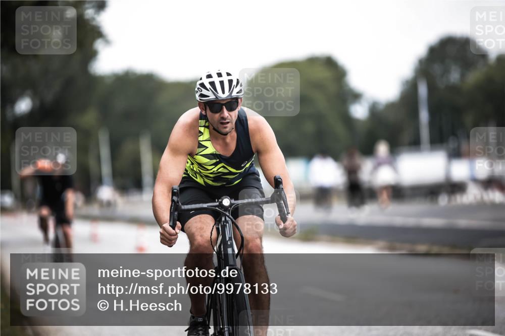 16.08.2026 - KN Förde Triathlon 2026 H.Heesch http://msf.ph/oto/9978133 16.08.2026 11:23:37 Radfahren 320, 364, 410, 421 meine-sportfotos.de