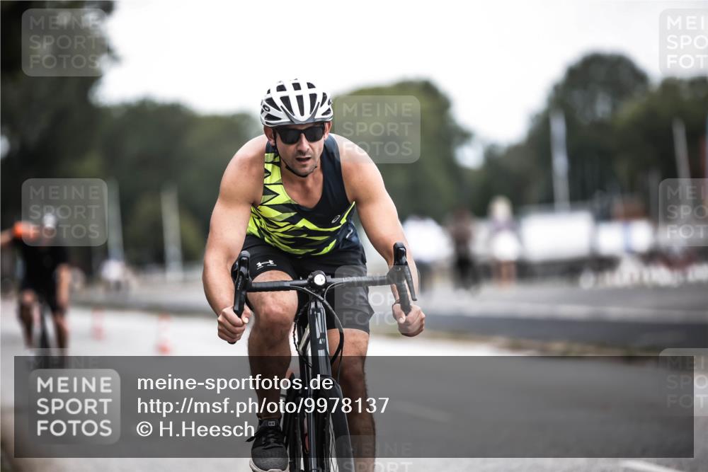 16.08.2026 - KN Förde Triathlon 2026 H.Heesch http://msf.ph/oto/9978137 16.08.2026 11:23:37 Radfahren 320, 364, 410, 421 meine-sportfotos.de