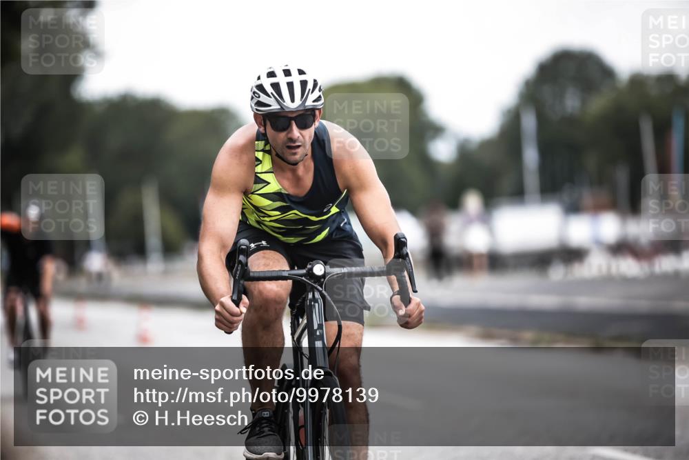 16.08.2026 - KN Förde Triathlon 2026 H.Heesch http://msf.ph/oto/9978139 16.08.2026 11:23:37 Radfahren 320, 364, 410, 421 meine-sportfotos.de
