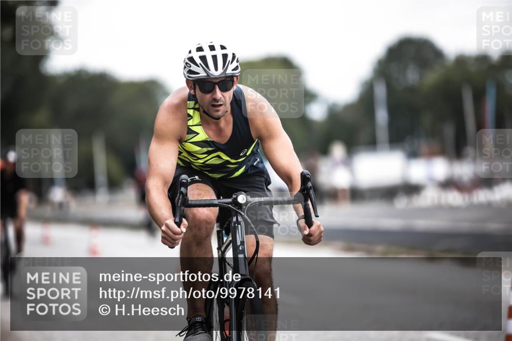 16.08.2026 - KN Förde Triathlon 2026 H.Heesch http://msf.ph/oto/9978141 16.08.2026 11:23:37 Radfahren 320, 364, 410, 421 meine-sportfotos.de