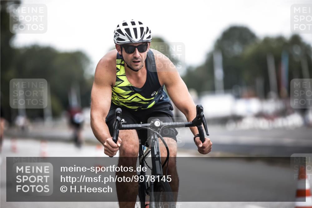 16.08.2026 - KN Förde Triathlon 2026 H.Heesch http://msf.ph/oto/9978145 16.08.2026 11:23:37 Radfahren 320, 364, 410, 421 meine-sportfotos.de