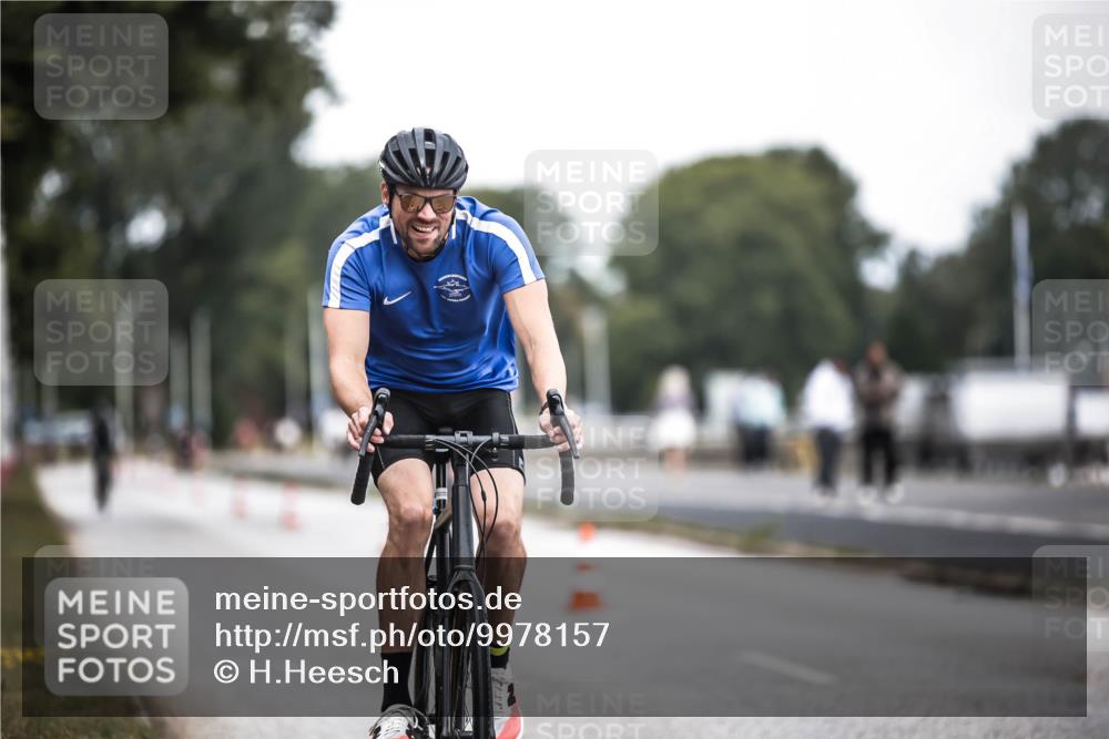 16.08.2026 - KN Förde Triathlon 2026 H.Heesch http://msf.ph/oto/9978157 16.08.2026 11:23:53 Radfahren 304, 374, 385, 392, 407, 422 meine-sportfotos.de