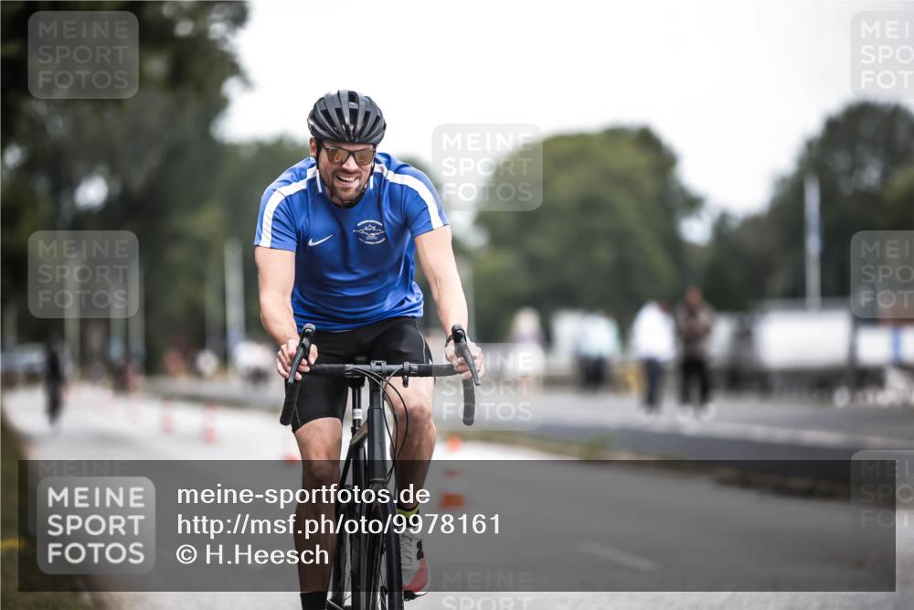 16.08.2026 - KN Förde Triathlon 2026 H.Heesch http://msf.ph/oto/9978161 16.08.2026 11:23:53 Radfahren 304, 374, 385, 392, 407, 422 meine-sportfotos.de