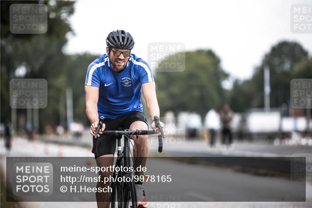 16.08.2026 - KN Förde Triathlon 2026 H.Heesch http://msf.ph/oto/9978165 16.08.2026 11:23:54 Radfahren 304, 374, 385, 392, 407, 422 meine-sportfotos.de