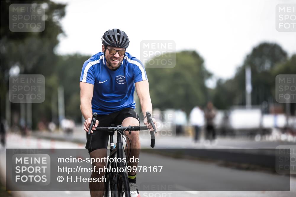 16.08.2026 - KN Förde Triathlon 2026 H.Heesch http://msf.ph/oto/9978167 16.08.2026 11:23:54 Radfahren 304, 374, 385, 392, 407, 422 meine-sportfotos.de