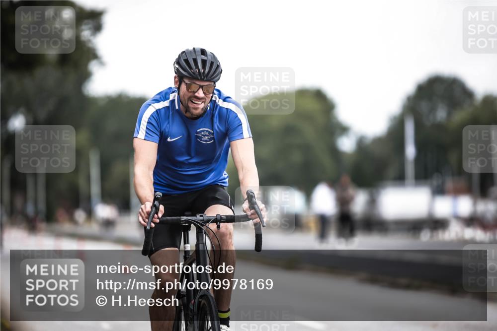 16.08.2026 - KN Förde Triathlon 2026 H.Heesch http://msf.ph/oto/9978169 16.08.2026 11:23:54 Radfahren 304, 374, 385, 392, 407, 422 meine-sportfotos.de