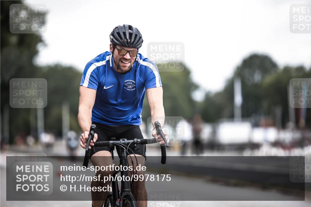 16.08.2026 - KN Förde Triathlon 2026 H.Heesch http://msf.ph/oto/9978175 16.08.2026 11:23:54 Radfahren 304, 374, 385, 392, 407, 422 meine-sportfotos.de
