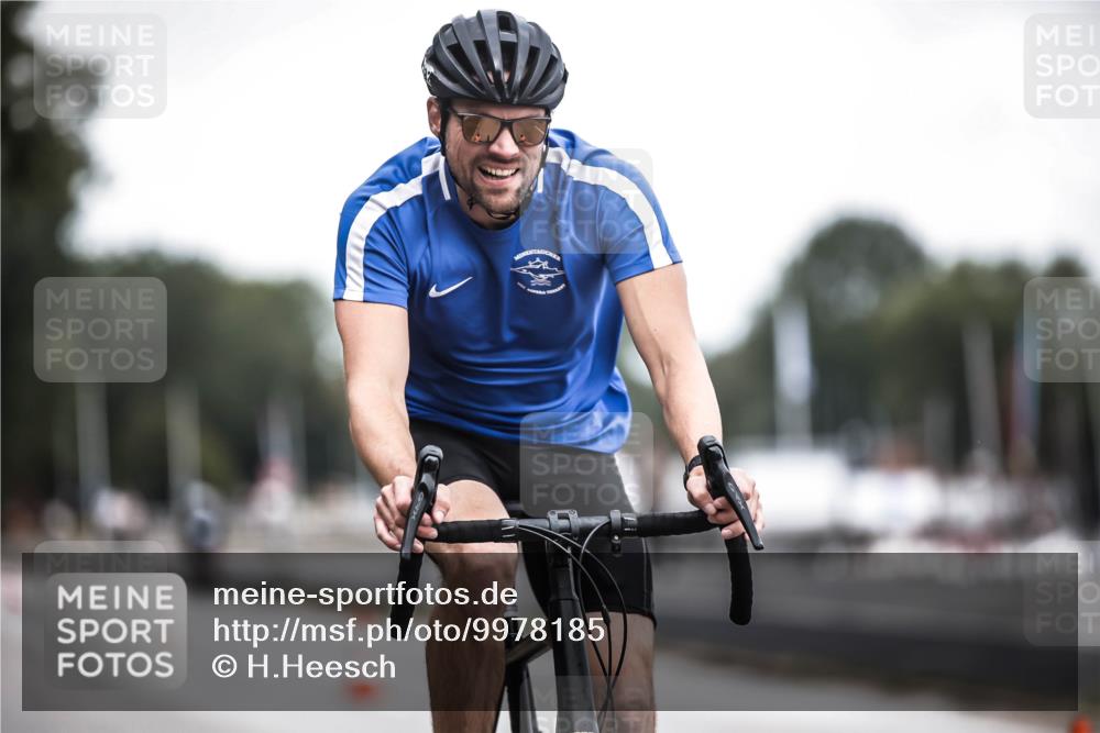 16.08.2026 - KN Förde Triathlon 2026 H.Heesch http://msf.ph/oto/9978185 16.08.2026 11:23:54 Radfahren 304, 374, 385, 392, 407, 422 meine-sportfotos.de