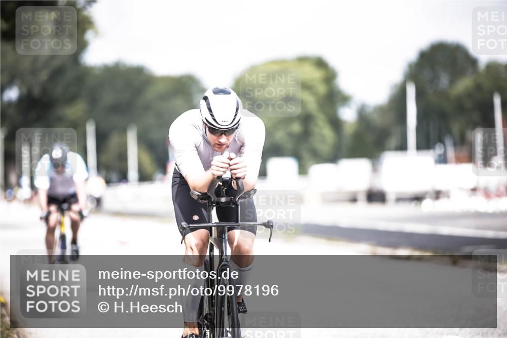 16.08.2026 - KN Förde Triathlon 2026 H.Heesch http://msf.ph/oto/9978196 16.08.2026 11:31:10 Radfahren 379, 388, 427 meine-sportfotos.de