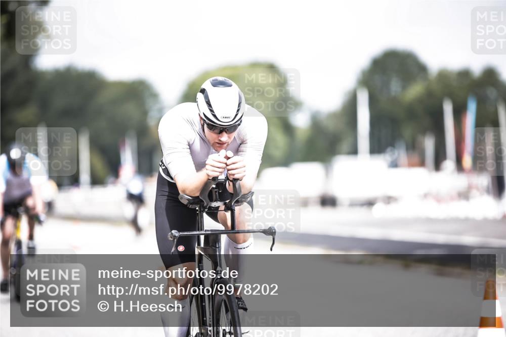 16.08.2026 - KN Förde Triathlon 2026 H.Heesch http://msf.ph/oto/9978202 16.08.2026 11:31:10 Radfahren 379, 388, 427 meine-sportfotos.de
