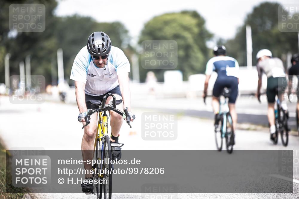 16.08.2026 - KN Förde Triathlon 2026 H.Heesch http://msf.ph/oto/9978206 16.08.2026 11:31:12 Radfahren 357, 427 meine-sportfotos.de
