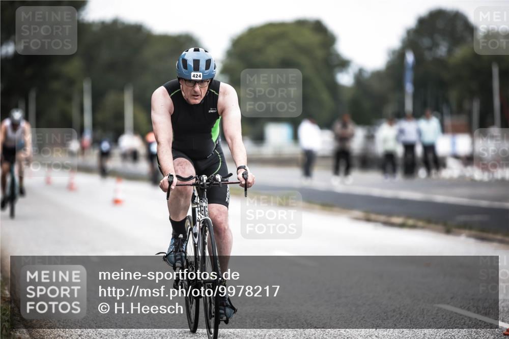16.08.2026 - KN Förde Triathlon 2026 H.Heesch http://msf.ph/oto/9978217 16.08.2026 11:24:26 Radfahren 393, 424 meine-sportfotos.de
