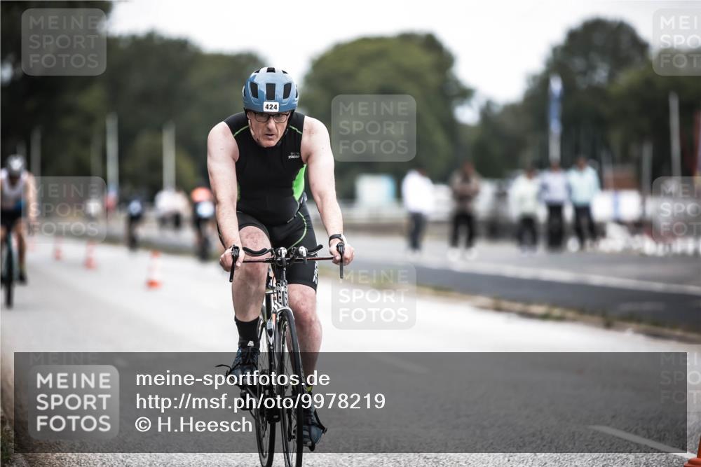 16.08.2026 - KN Förde Triathlon 2026 H.Heesch http://msf.ph/oto/9978219 16.08.2026 11:24:26 Radfahren 393, 424 meine-sportfotos.de