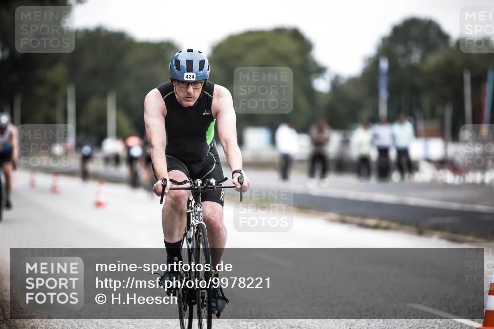 16.08.2026 - KN Förde Triathlon 2026 H.Heesch http://msf.ph/oto/9978221 16.08.2026 11:24:26 Radfahren 393, 424 meine-sportfotos.de