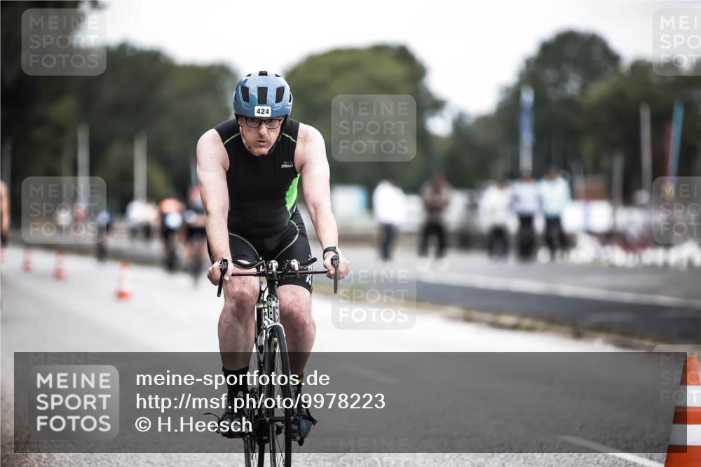 16.08.2026 - KN Förde Triathlon 2026 H.Heesch http://msf.ph/oto/9978223 16.08.2026 11:24:26 Radfahren 393, 424 meine-sportfotos.de