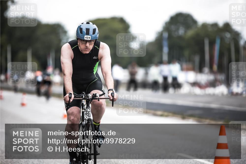 16.08.2026 - KN Förde Triathlon 2026 H.Heesch http://msf.ph/oto/9978229 16.08.2026 11:24:26 Radfahren 393, 424 meine-sportfotos.de