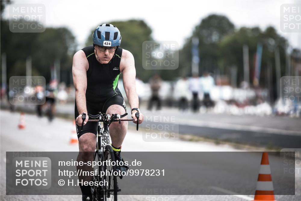 16.08.2026 - KN Förde Triathlon 2026 H.Heesch http://msf.ph/oto/9978231 16.08.2026 11:24:26 Radfahren 393, 424 meine-sportfotos.de