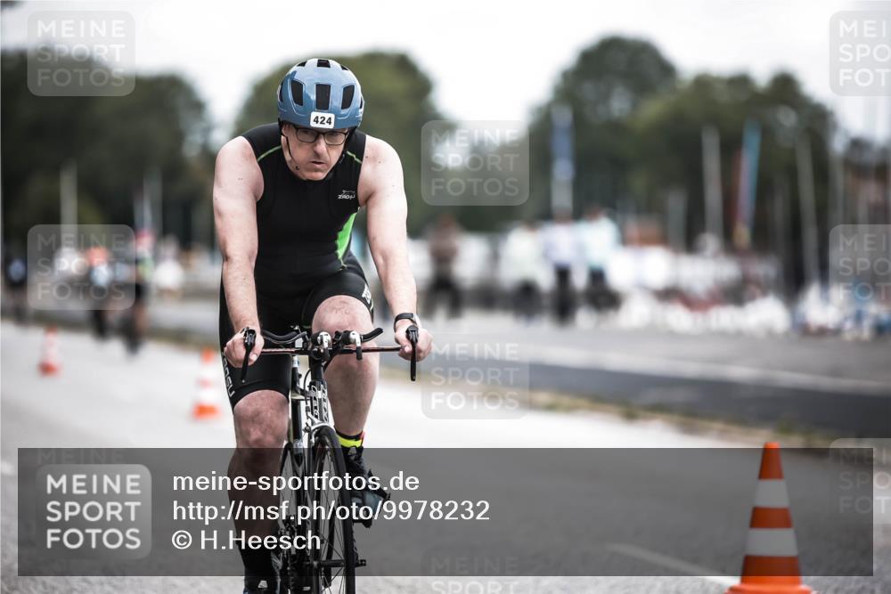 16.08.2026 - KN Förde Triathlon 2026 H.Heesch http://msf.ph/oto/9978232 16.08.2026 11:24:26 Radfahren 393, 424 meine-sportfotos.de