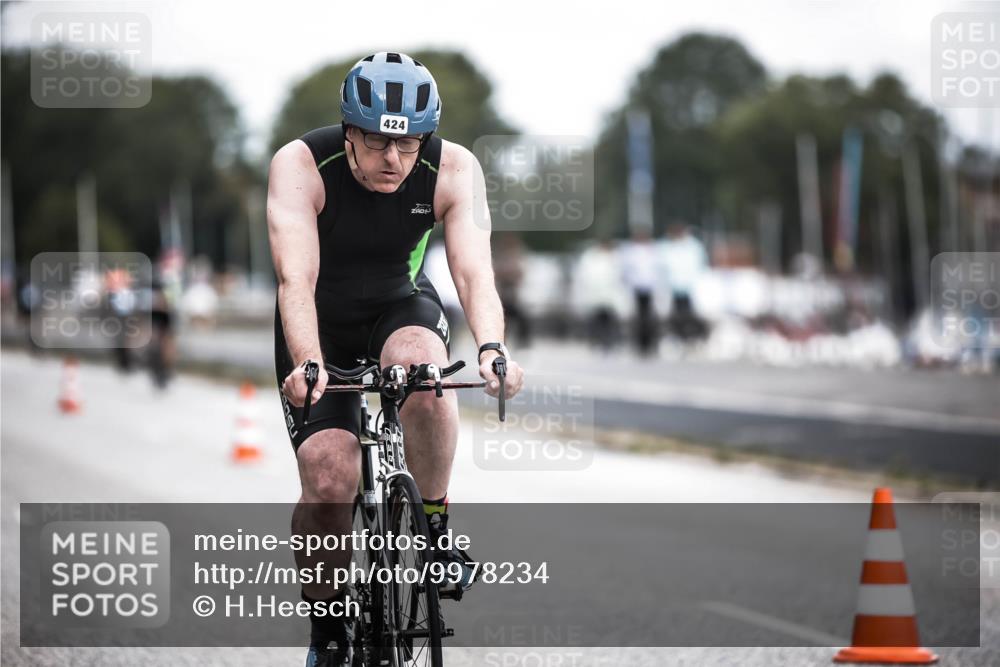16.08.2026 - KN Förde Triathlon 2026 H.Heesch http://msf.ph/oto/9978234 16.08.2026 11:24:26 Radfahren 393, 424 meine-sportfotos.de