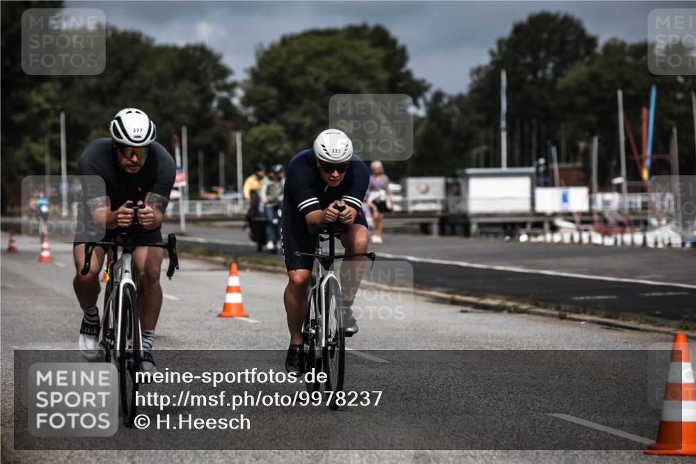 16.08.2026 - KN Förde Triathlon 2026 H.Heesch http://msf.ph/oto/9978237 16.08.2026 11:31:34 Radfahren 377, 395 meine-sportfotos.de