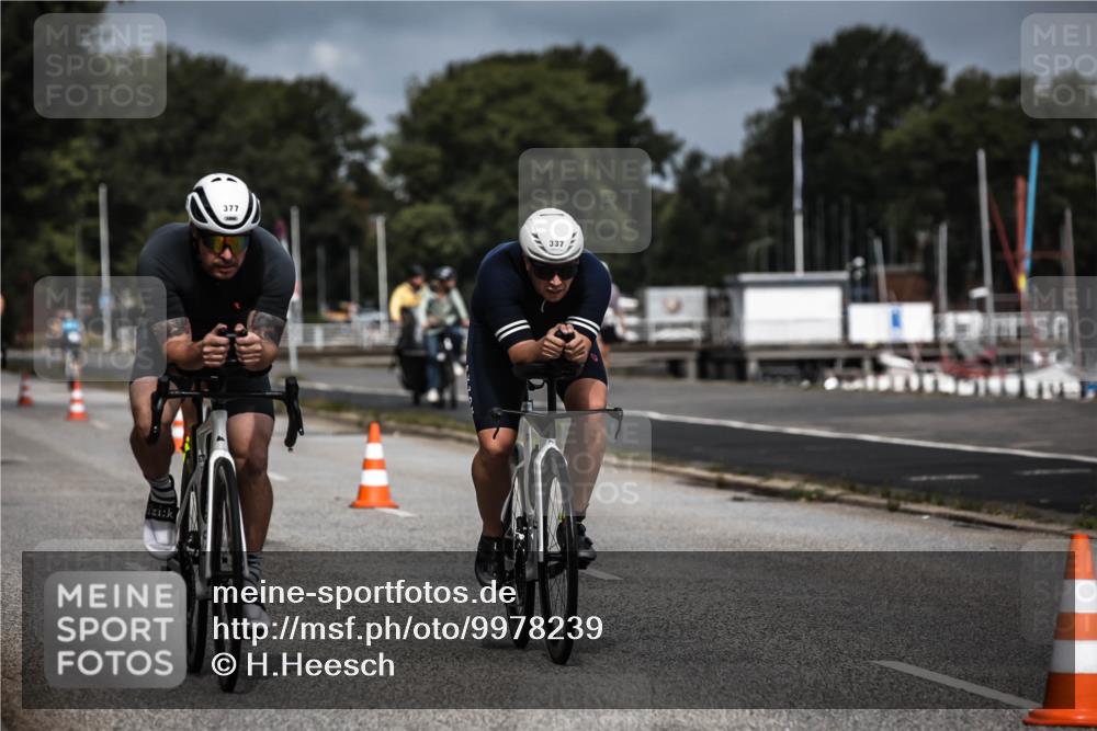 16.08.2026 - KN Förde Triathlon 2026 H.Heesch http://msf.ph/oto/9978239 16.08.2026 11:31:34 Radfahren 377, 395 meine-sportfotos.de