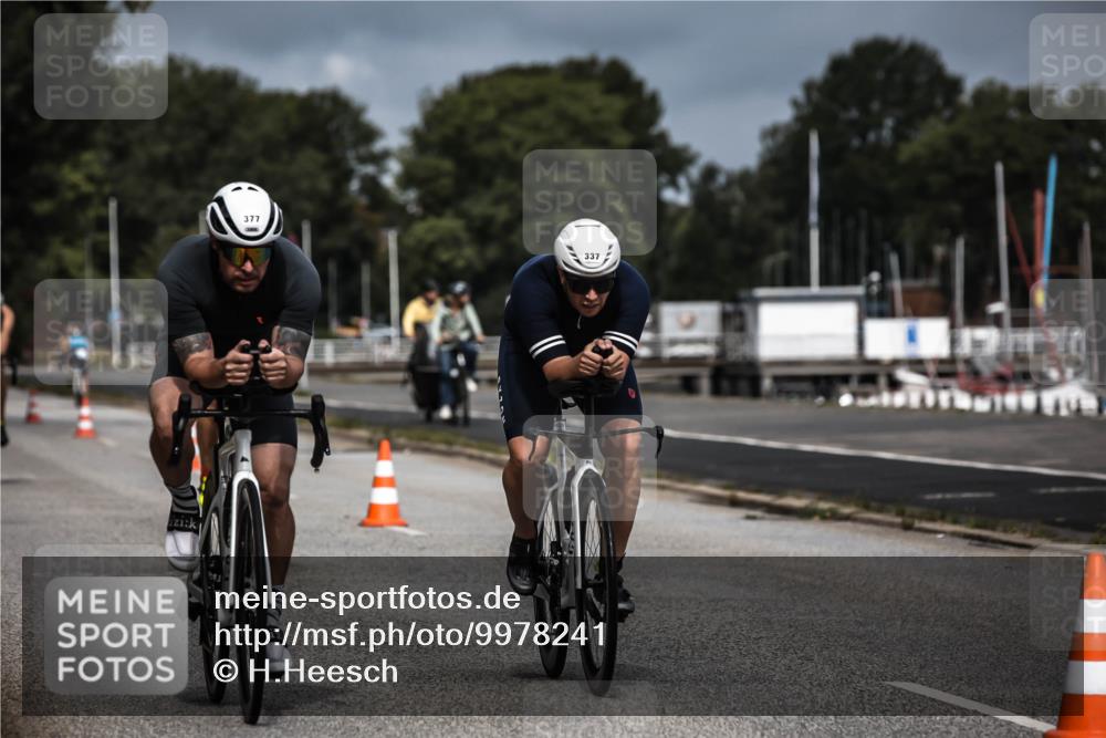 16.08.2026 - KN Förde Triathlon 2026 H.Heesch http://msf.ph/oto/9978241 16.08.2026 11:31:34 Radfahren 377, 395 meine-sportfotos.de