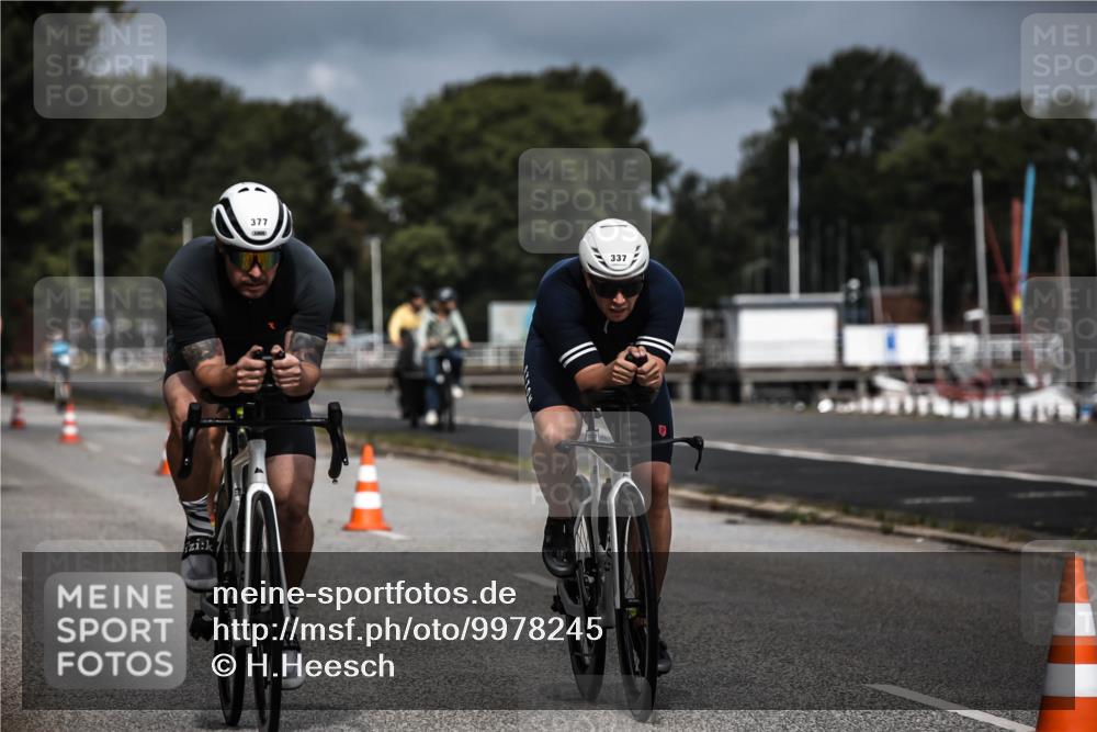 16.08.2026 - KN Förde Triathlon 2026 H.Heesch http://msf.ph/oto/9978245 16.08.2026 11:31:34 Radfahren 377, 395 meine-sportfotos.de