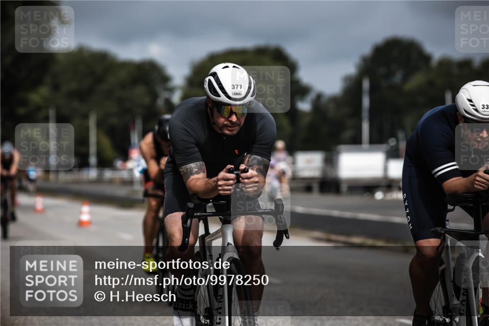 16.08.2026 - KN Förde Triathlon 2026 H.Heesch http://msf.ph/oto/9978250 16.08.2026 11:31:35 Radfahren 377, 395 meine-sportfotos.de