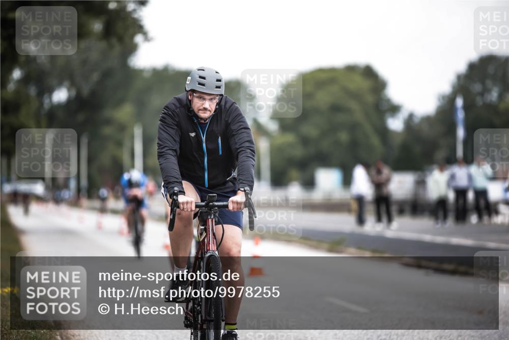 16.08.2026 - KN Förde Triathlon 2026 H.Heesch http://msf.ph/oto/9978255 16.08.2026 11:24:31 Radfahren 393, 401, 436 meine-sportfotos.de