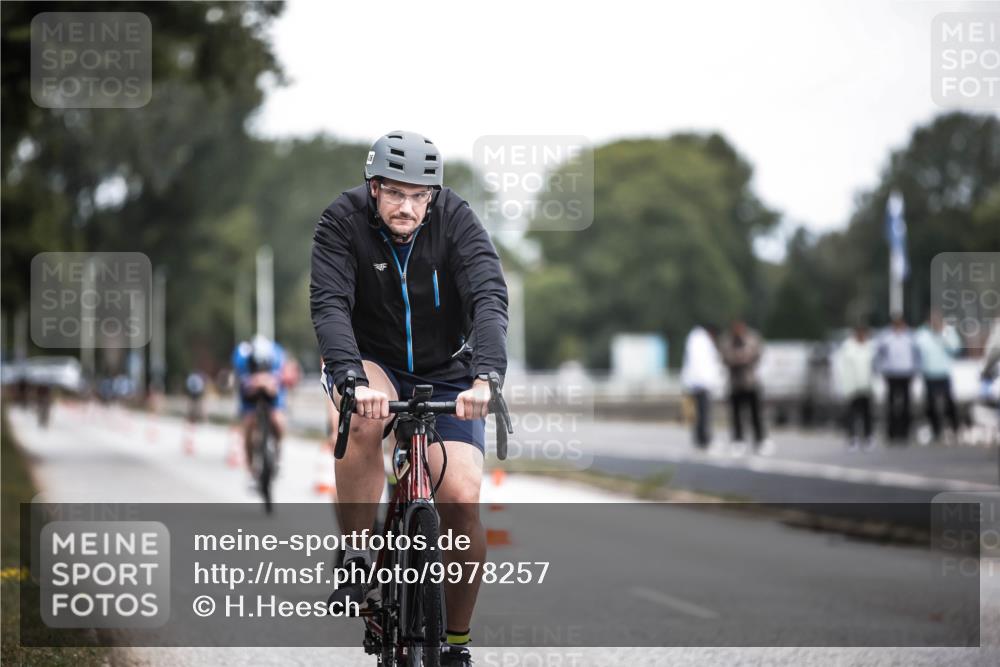 16.08.2026 - KN Förde Triathlon 2026 H.Heesch http://msf.ph/oto/9978257 16.08.2026 11:24:31 Radfahren 393, 401, 436 meine-sportfotos.de