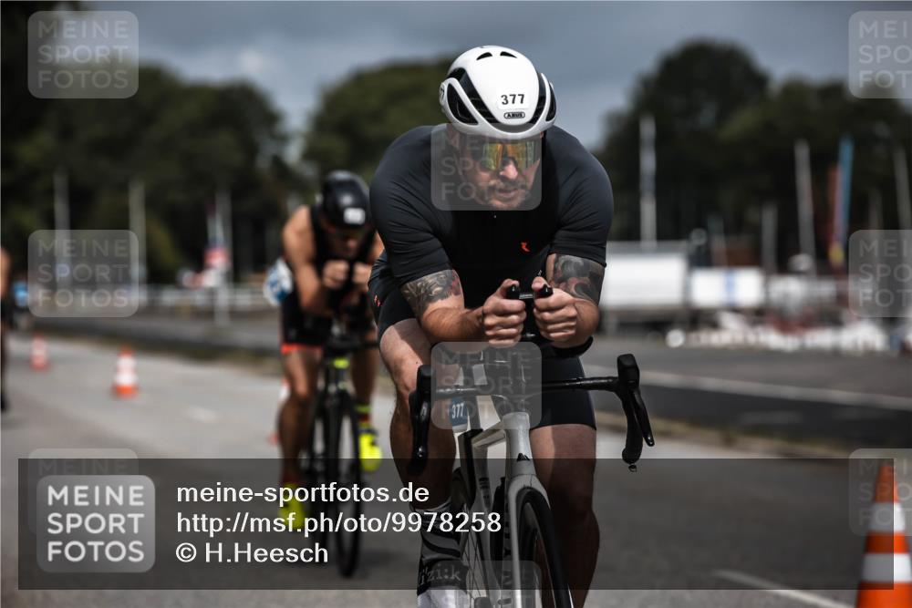 16.08.2026 - KN Förde Triathlon 2026 H.Heesch http://msf.ph/oto/9978258 16.08.2026 11:31:35 Radfahren 377, 395 meine-sportfotos.de