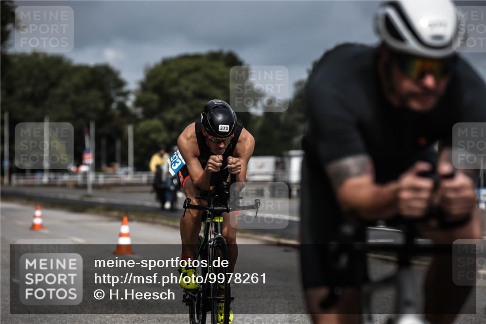 16.08.2026 - KN Förde Triathlon 2026 H.Heesch http://msf.ph/oto/9978261 16.08.2026 11:31:35 Radfahren 377, 395 meine-sportfotos.de