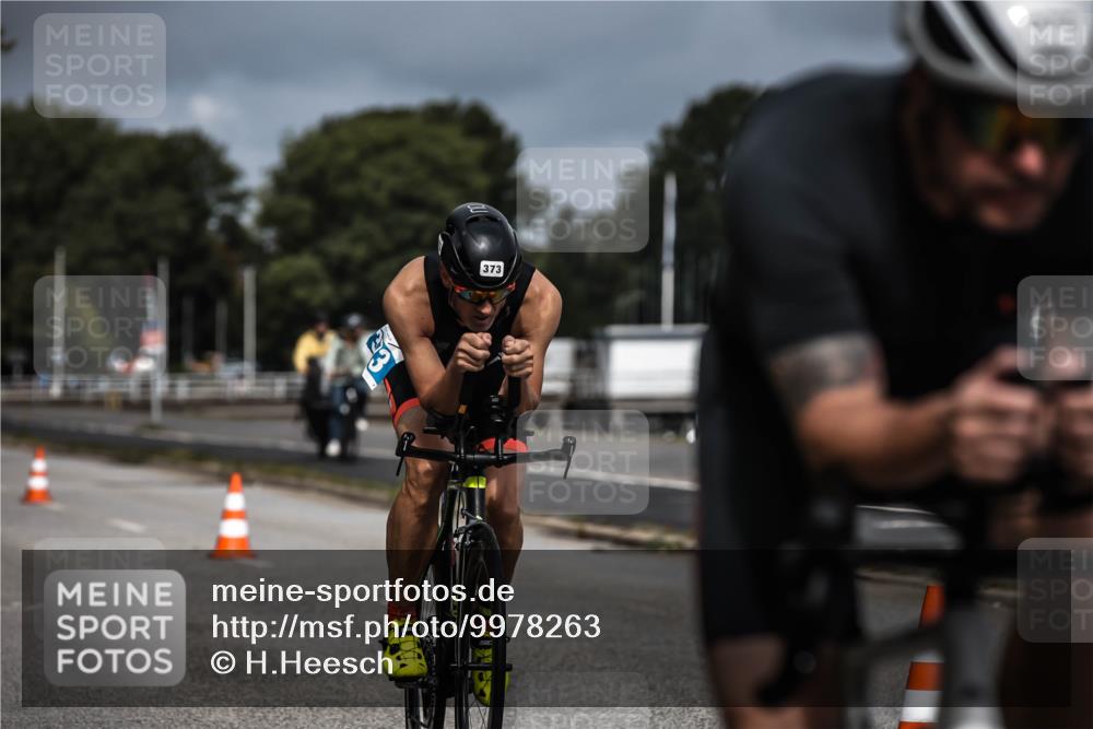16.08.2026 - KN Förde Triathlon 2026 H.Heesch http://msf.ph/oto/9978263 16.08.2026 11:31:35 Radfahren 377, 395 meine-sportfotos.de