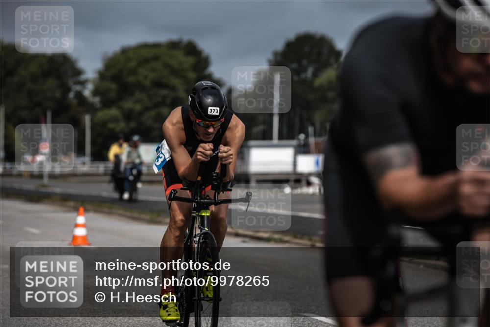 16.08.2026 - KN Förde Triathlon 2026 H.Heesch http://msf.ph/oto/9978265 16.08.2026 11:31:35 Radfahren 377, 395 meine-sportfotos.de