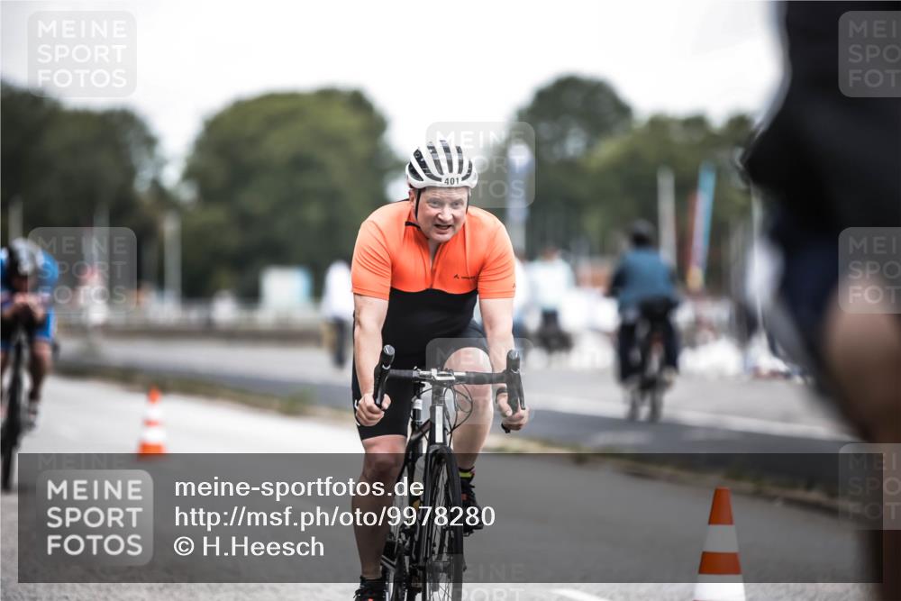 16.08.2026 - KN Förde Triathlon 2026 H.Heesch http://msf.ph/oto/9978280 16.08.2026 11:24:33 Radfahren 343, 393, 401, 436, 804 meine-sportfotos.de